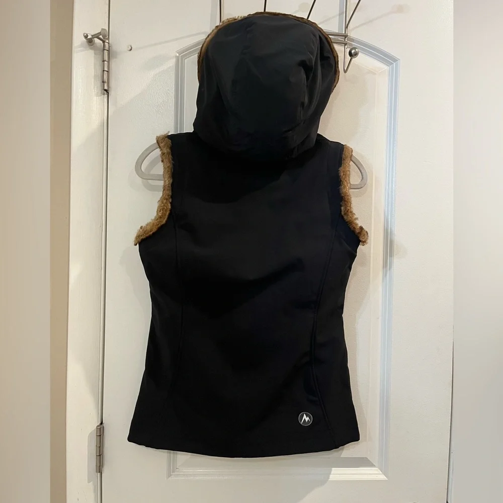 Marmot Furlong Soft shell Faux Fur Trimmed Hooded Vest Sz S Black Fleece Lined - Picture 4 of 14
